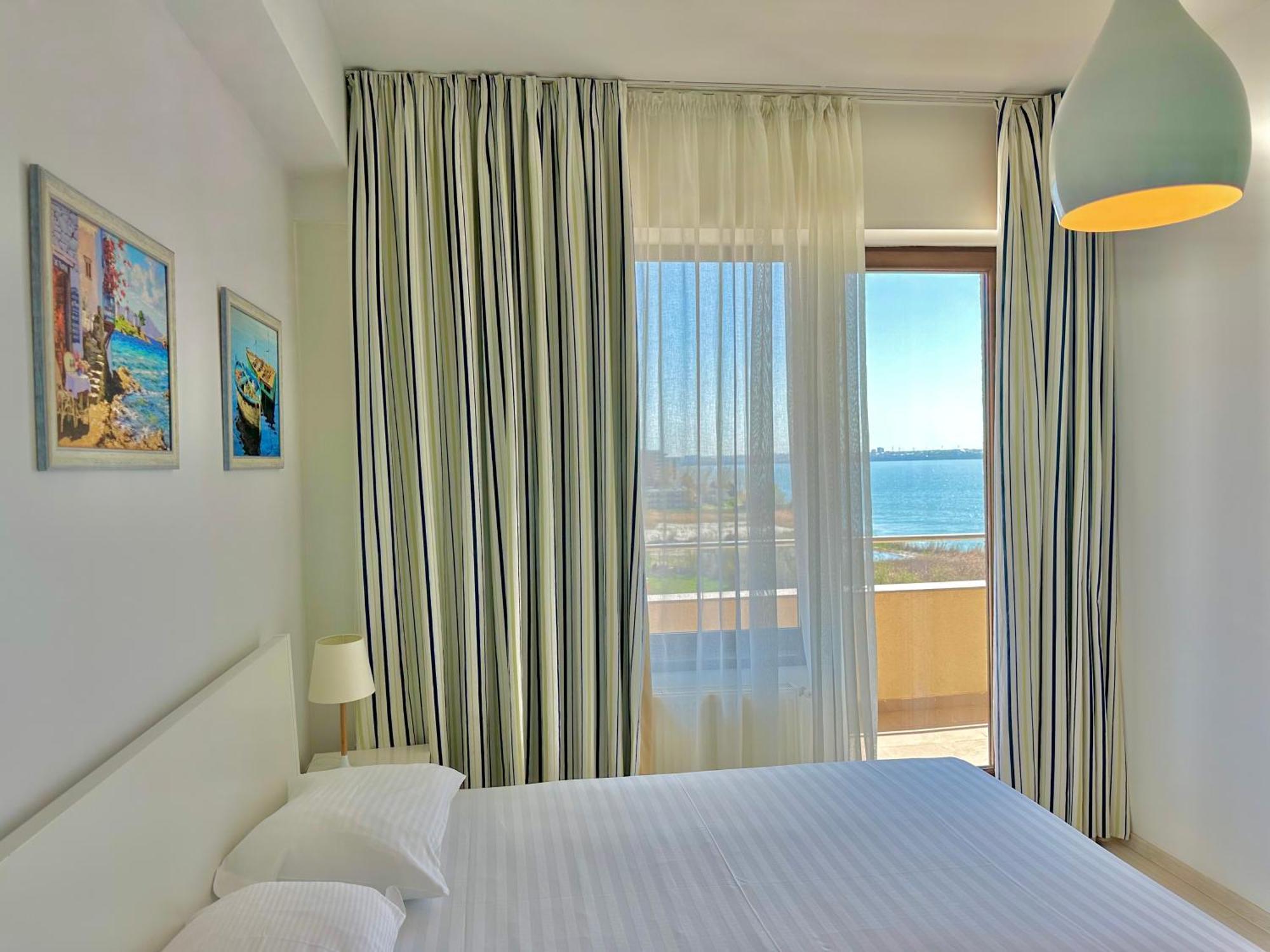 Aquamarine Summerland Apartament