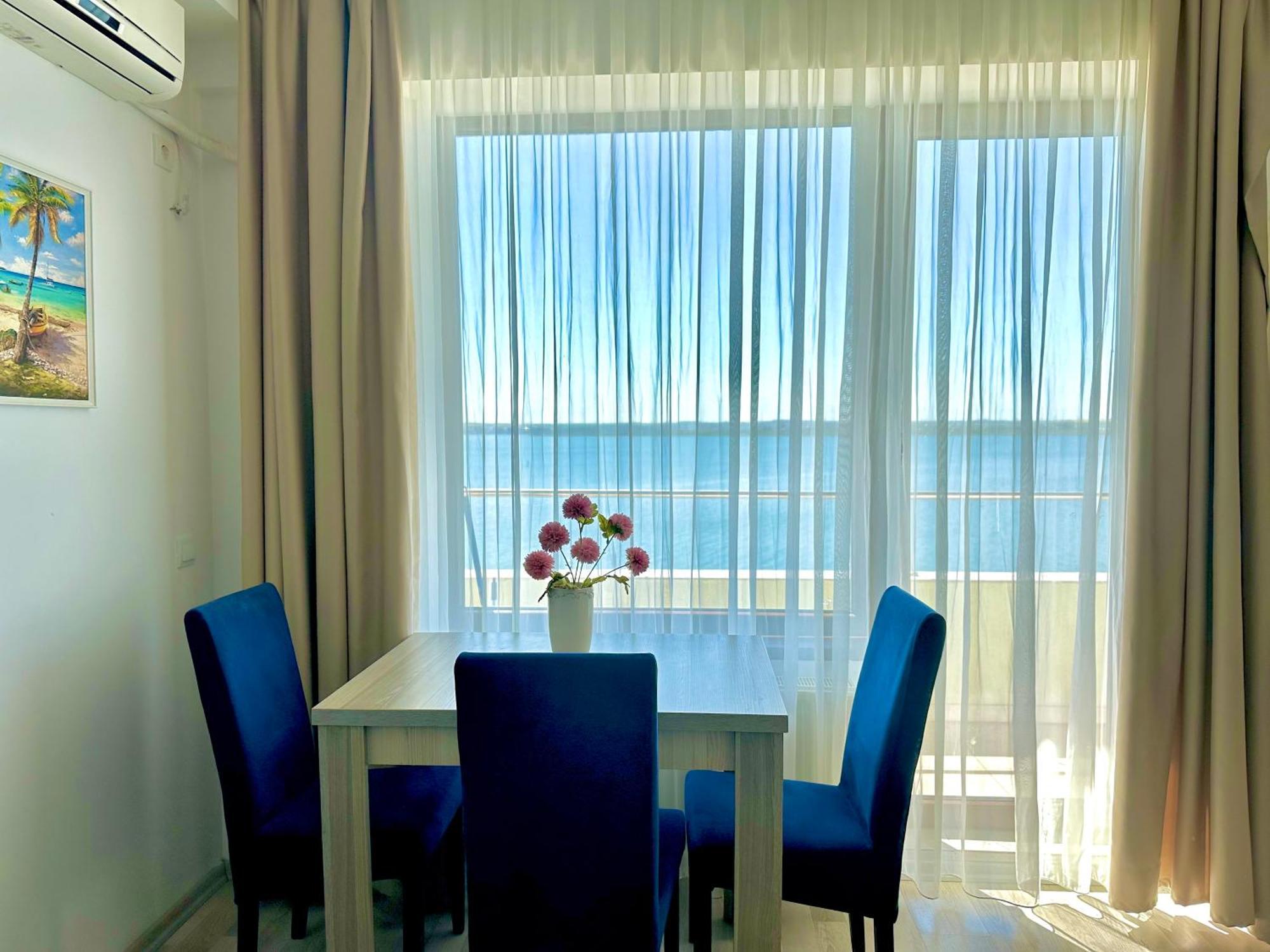Aquamarine Summerland Apartament